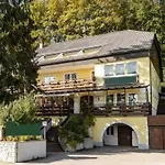 Austria Traveller מלון 3*