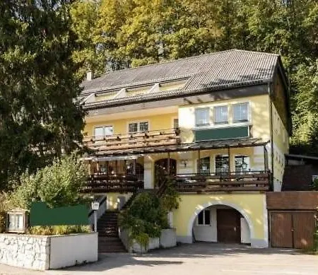 Austria Traveller Hotel 3*